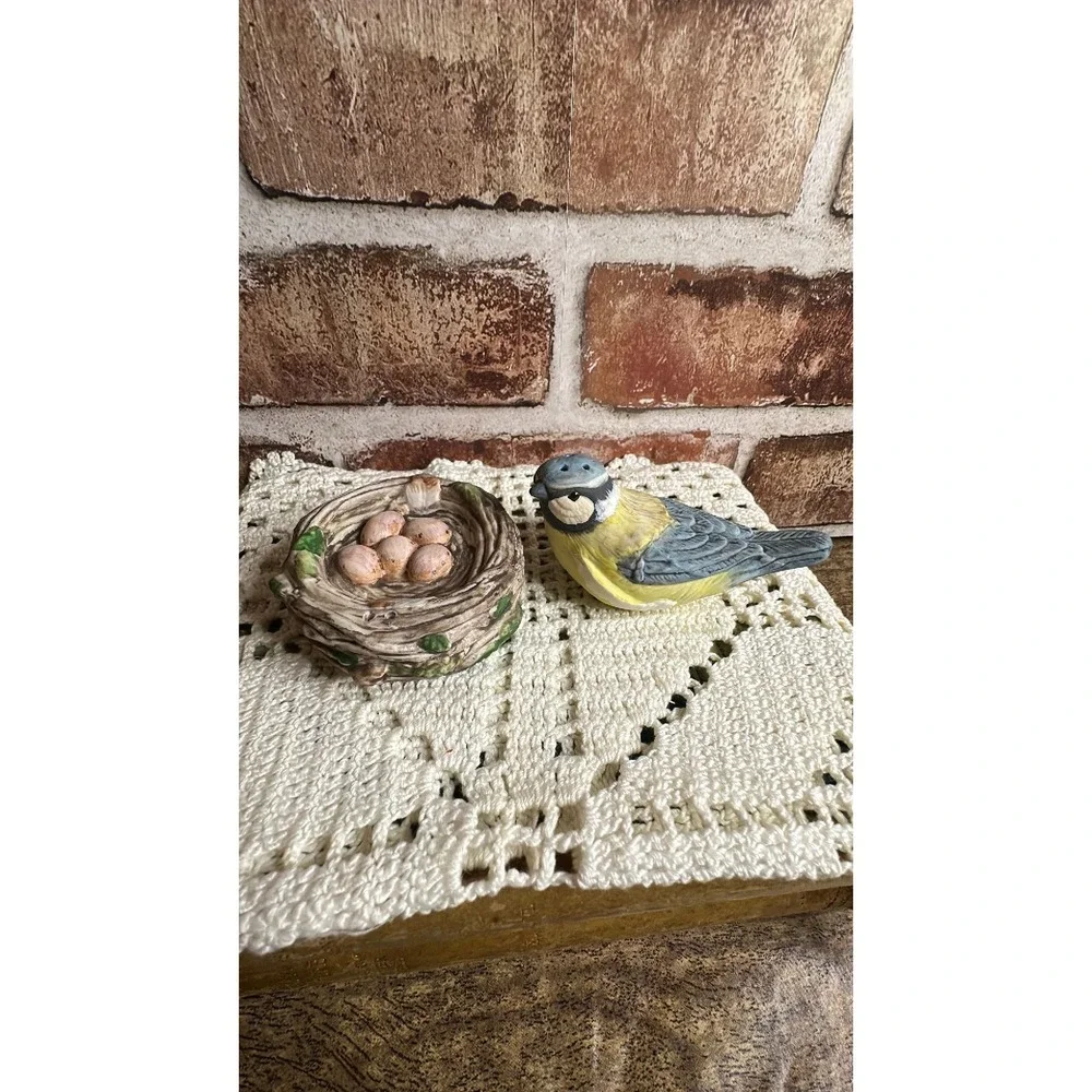 Vintage Hallmark Marjolein Bastin Yellow Bird on Nest Ceramic Salt & Pepper Set